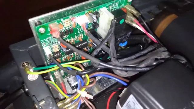 Ремонт беговой дорожки CARBON, замена двигателя, датчика скорости, транзистора, диодной сборки. смотреть онлайн
