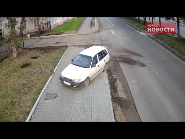 Машина врезалась в здание администрации города смотреть онлайн