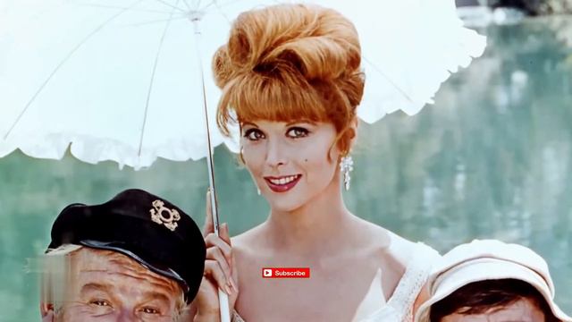 Cassandra Peterson "Elvira": Im Was Inspired By "Gilligan’s Island" And Vincent Price! смотреть онлайн