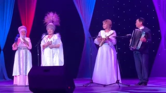 ЭМНЕ АЙЫП (А.Карымов)– ГҮЛСАРА Сейдалиева, кошт: Дарика, Айжан, Кубаныч, Биздин таланттар долбоору смотреть онлайн