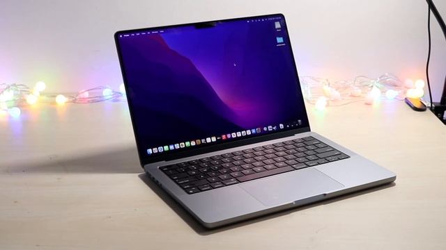 M2 MacBook Air Vs 14" MacBook Pro! (Comparison) (Review) смотреть онлайн