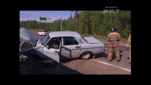 В Братске на Падунской трассе разбились две машины смотреть онлайн