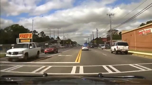 ПОГОНЯ В США ПОЛИЦИЯ своих машин не жалеет