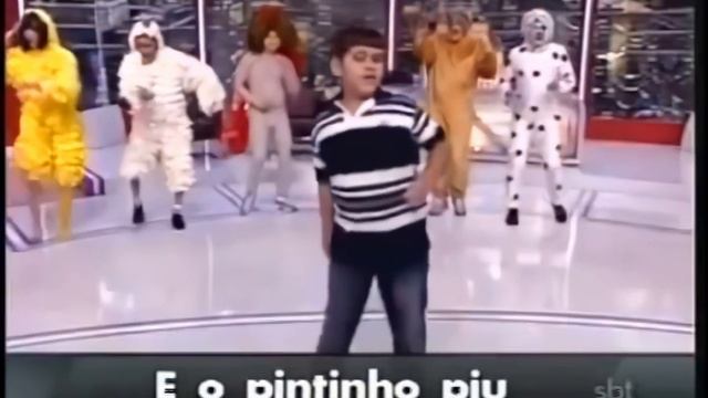 Бразильский мальчик поёт Пиу Пиу Пиу в 4k 60 ФПС | E o Pintinho piu no Ratinho 4k 60 FPS смотреть онлайн