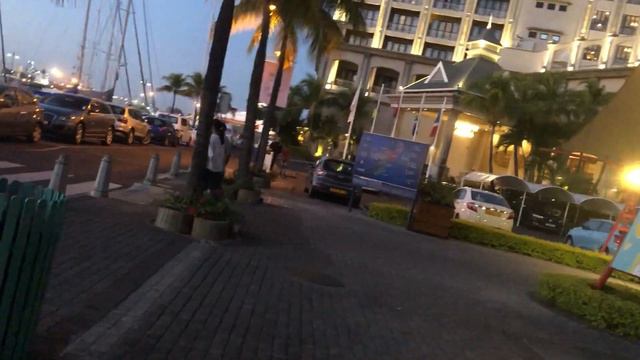 Остров Маврикий.Вечерний променад по "Вотерфронт" в Порт Луис.Октябрь2019 смотреть онлайн