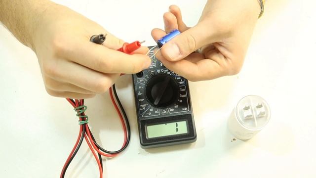 Как проверить конденсатор мультиметром смотреть онлайн