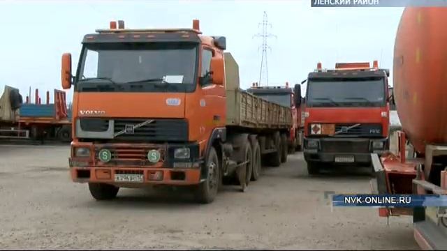 В Ленск по реке прибывают первые груза смотреть онлайн