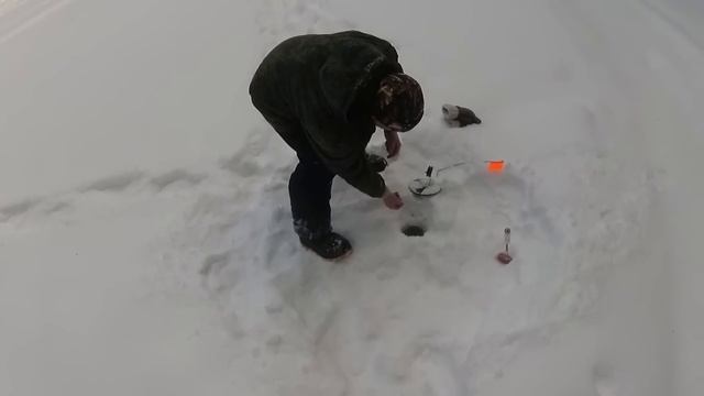 Рыбалка на хариуса и щуку в феврале/ 3 дня в тайге смотреть онлайн