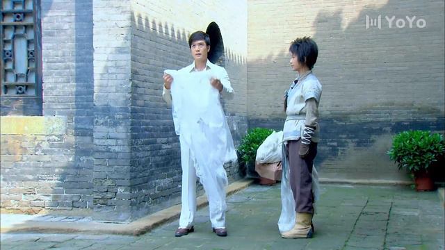 [搞笑愛情】姑娘穿上西洋婚紗出盡洋相，奶奶被嚇得大叫。💗 #中国电视剧#cdrama #爱情💗剧名：#胭脂霸王