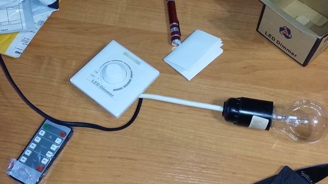 Посылка из Китая AliExpress.Com | Диммер AC110 ~ 220 В - белый ( 1 x CR2024 ) смотреть онлайн