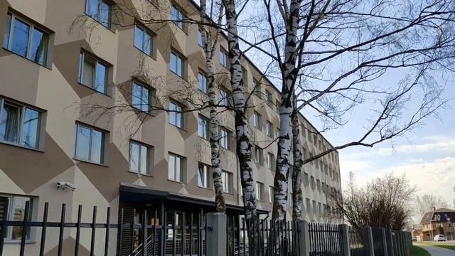 45-е училище в Елгаве ! Вот так выглядит это здание ! Елгавский техникум . И общежитие . 20.04.21 смотреть онлайн