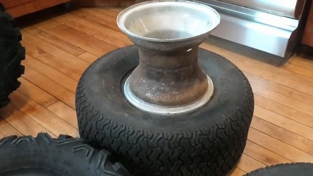 Better Traction for your Tractor Snowblower - Replacing the Turf Tires with Snow Tires. смотреть онлайн