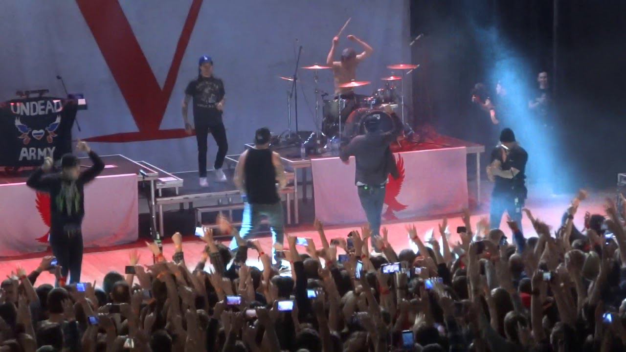 Hollywood Undead - Riot (Rostov 2018) смотреть онлайн