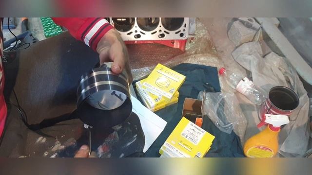 Устанавливаем поршня обратно в блок двигателя от Икса E53 M62b44