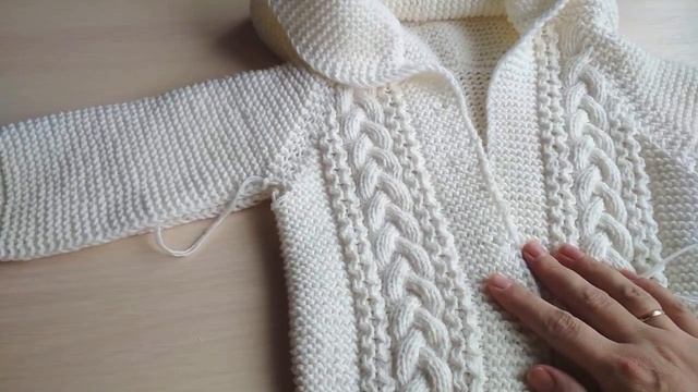 Кофточка для малыша с капюшоном. Вяжем реглан снизу. Краткое описание работы смотреть онлайн