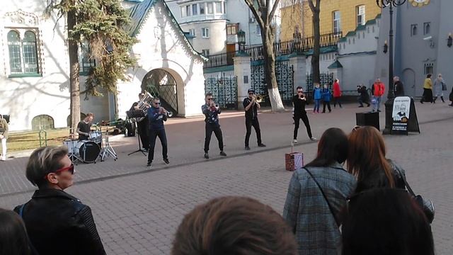 Уличные музыканты-трубачи сделали КРАСИВО! (Покровка, Нижний Новгород) смотреть онлайн