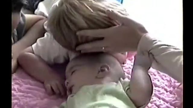 Grandma Miller, Tucker, Dalton and Chloe and Juli in Morro Bay Living Room 2001 смотреть онлайн