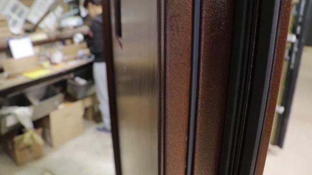 Термодверь металл-панель с ковкой и витражом по эскизу заказчика смотреть онлайн