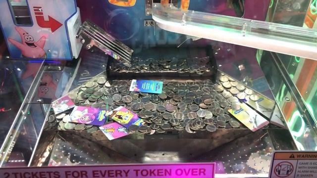 MAXING OUT the Spongebob Coin Pusher and winning ALL of the cards needed for an ENTIRE SET! смотреть онлайн