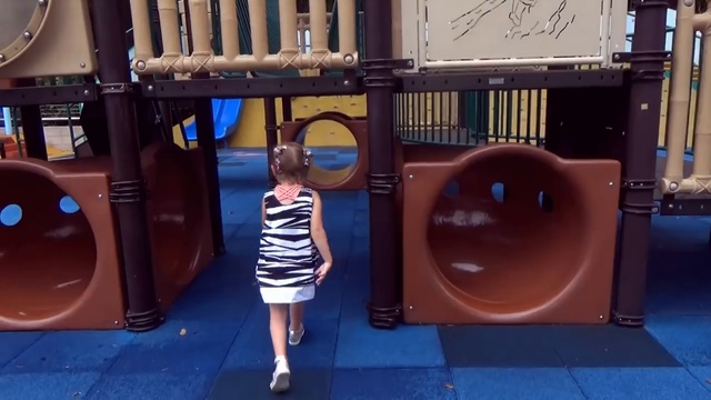 Водные развлечения и пенный бассейн Гонконг Оушн Парк бегаем в пенном бассейне и смотреть онлайн