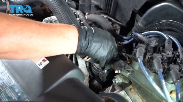 How to Replace Upper Radiator Hose 2002-2005 Ford Explorer смотреть онлайн