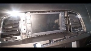 СНИМАЕМ ДЕКОРАТИВНУЮ РАМКУ МАГНИТОЛЫ НА УАЗ ПАТРИОТ