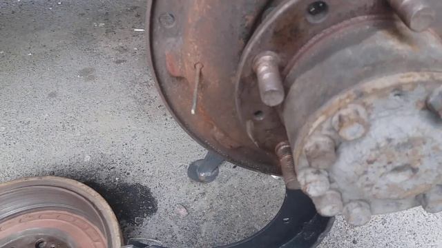 Не одевается тормозной барабан на новые колодки УАЗ смотреть онлайн
