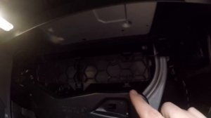 Замена салонного фильтра Шкода Октавия А7