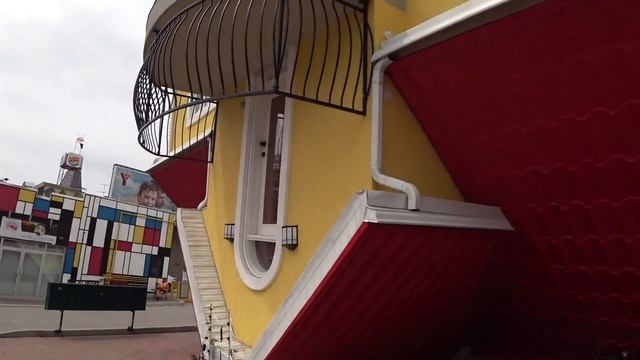 НИАГАРСКИЙ ВОДОПАД (NIAGARA FALLS), ВЕСЕЛАЯ ПРОГУЛКА С ДЕТЬМИ И ПЕРЕВЕРНУТЫЙ ДОМ - КАНАДА смотреть онлайн