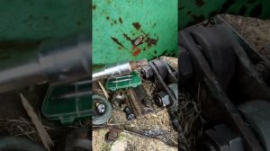 Как выкрутить оборванный болт или шпильку