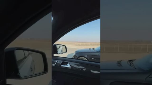 Не равный бой! Атмо против Турбо. Mercedes E63 w211 514hp vs GLE 63 557hp смотреть онлайн