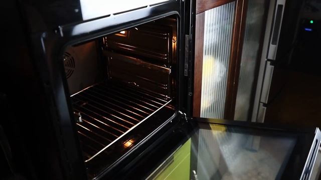 Нежная курица гриль запеченная на банке с водой. Очень нежная и сочная курочка получилась смотреть онлайн