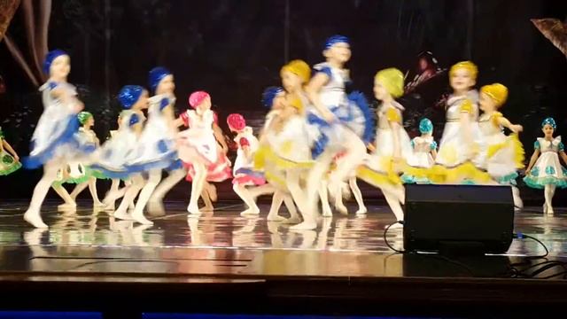 Ансамбль танца Радость Хабаровск танец горошины смотреть онлайн