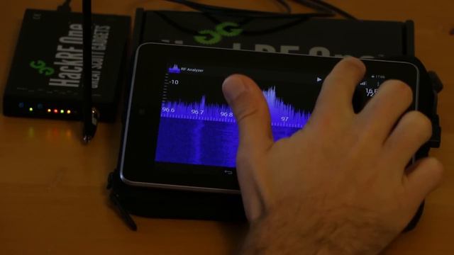 RF Analyzer demonstration - Showing a FFT plot by using an Android device and the HackRF смотреть онлайн