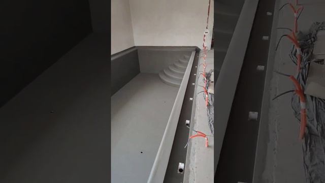 Гидроизоляция переливного бассейна #строительствобассейна #бассейндлядачи