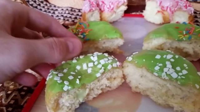 Get And Run. Битва пончиков -  Dunkin Donuts Vs Krispy Kreme [RU]