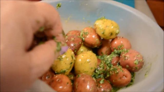 Молодая картошка в фольге смотреть онлайн