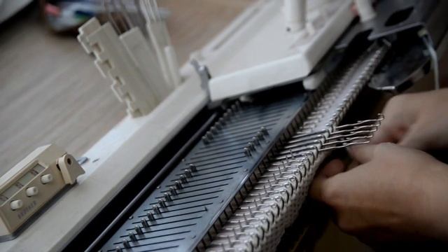 Планка на однофонтурной вязальной машине Plank on a single knitting machine смотреть онлайн