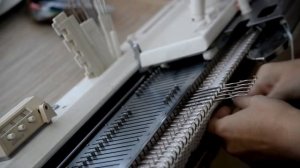 Планка на однофонтурной вязальной машине Plank on a single knitting machine