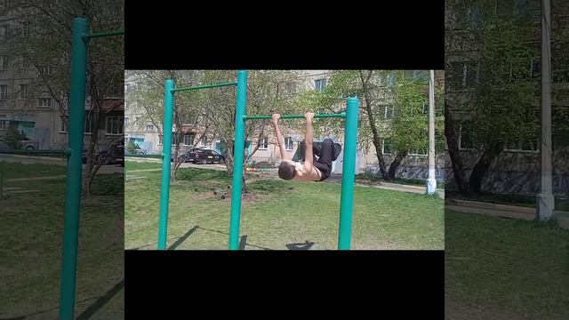 ВОРКАУТ ДЕЛАЕМ ЭЛЕМЕНТЫ ВОРКАУТА ПРОБУЮ 360 С УПОРА смотреть онлайн