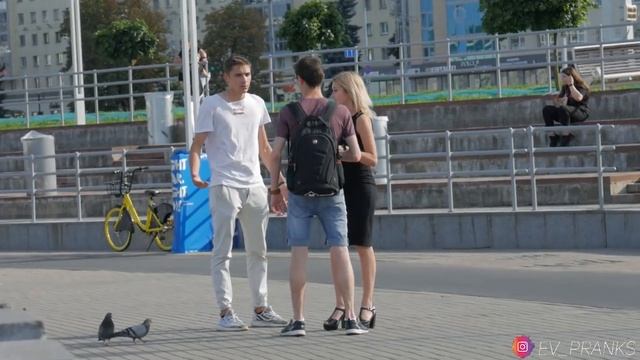 ПРАНК: КРАДУ ДЕВУШЕК У ПАРНЕЙ 2 смотреть онлайн