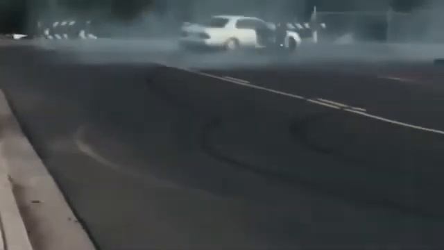 Lexus LS400 all stock drift смотреть онлайн