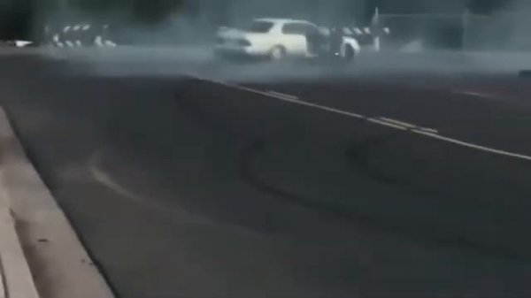 Lexus LS400 all stock drift