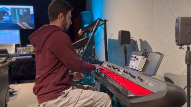 Korg Sv-1 fun sounds with Hologram Microcosm смотреть онлайн