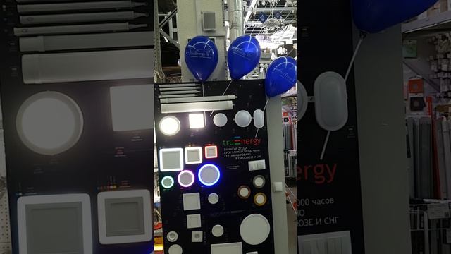 Наш рекламный стенд можно встретить во всех крупных строительных сетях Беларуси #shorts #светильники смотреть онлайн