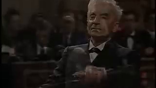 Radetzky March - Orquesta Filarmonica de Viena- Dirige Herbet von Karajan смотреть онлайн