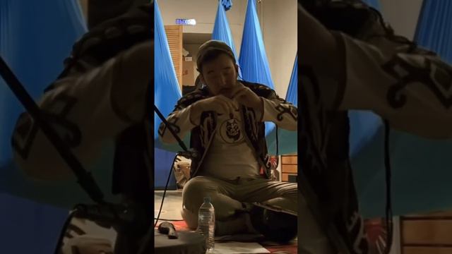 На днях прошёл концерт, в «Yahmur space», на Покровке. Делюсь отрывком) #горловоепение #варган смотреть онлайн