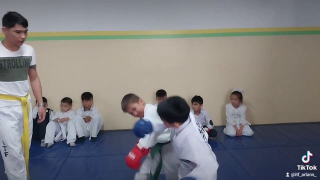 Юсупов Жасурбек 7 лет против 8 лет 1 бой ✊️💪👍🫡😎🥋 смотреть онлайн