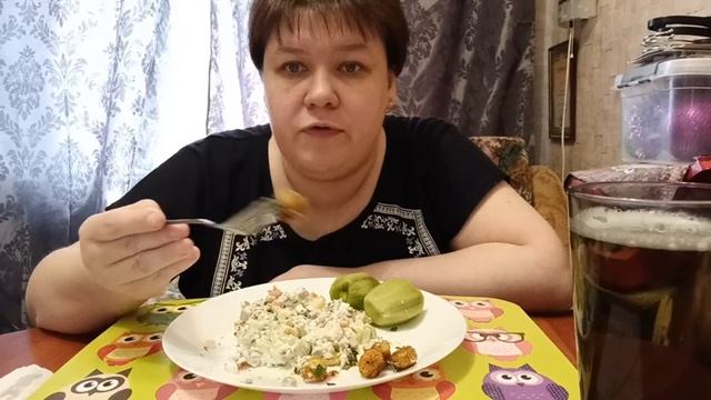 Мукбанг Салат Оливье Шашлык из Грибов и Киви смотреть онлайн
