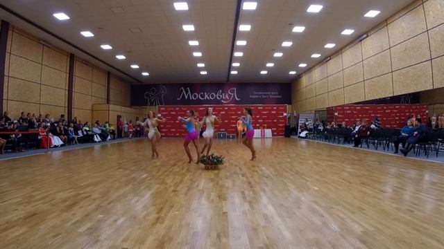 The Dazzling Beauty Of Salsa (Duets) смотреть онлайн
